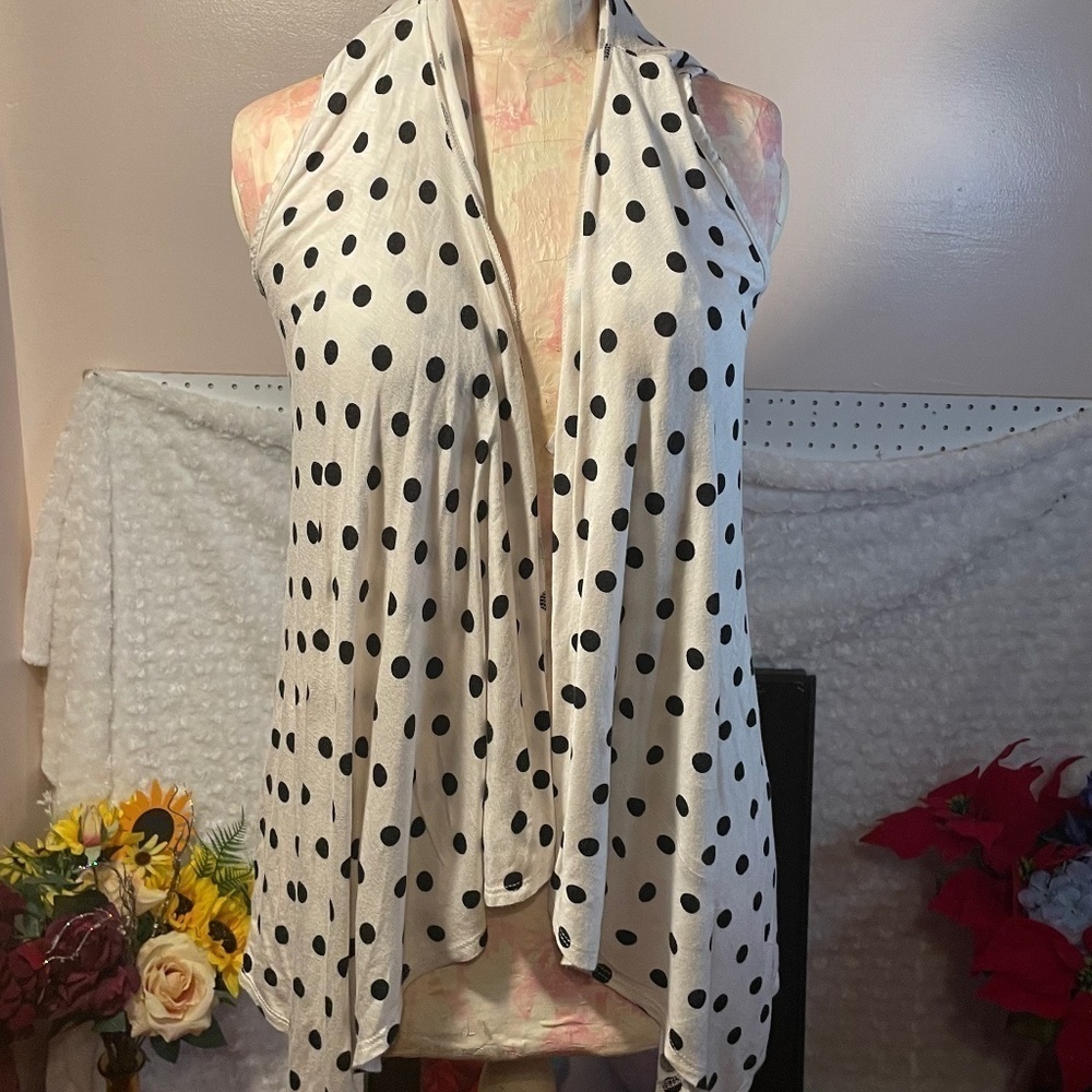 SHICK PREV OWNED SLEEVELESS ASYMMETRICAL BLACK POLKA DOT VEST LIGHT W. S…